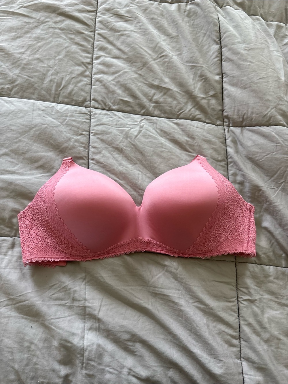 Bare Necessities Wire-Free Smoothing Bra in Geo Lace